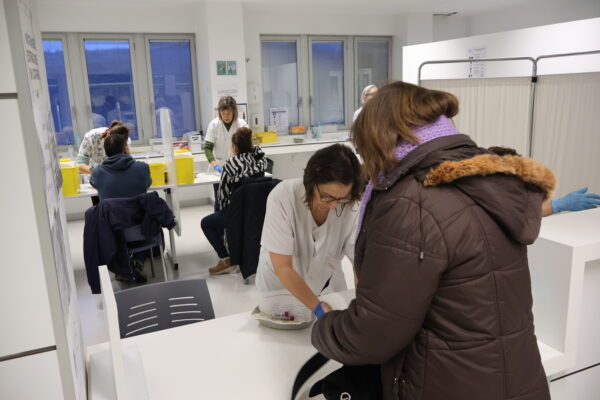 El Gobierno de Castilla-La Mancha amplía los días para la extracción periférica de muestras en el área sanitaria de Cuenca y en Tarancón a 5 días de lunes a viernes