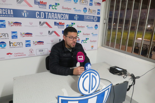 Jorge Cañete, piensa que el partido ante el Illescas era un partido “para haber ganado por cuatro o cinco a cero”, pero con el “dos cero nos hacen el gol en el m. 85 y nos complican las cosas”