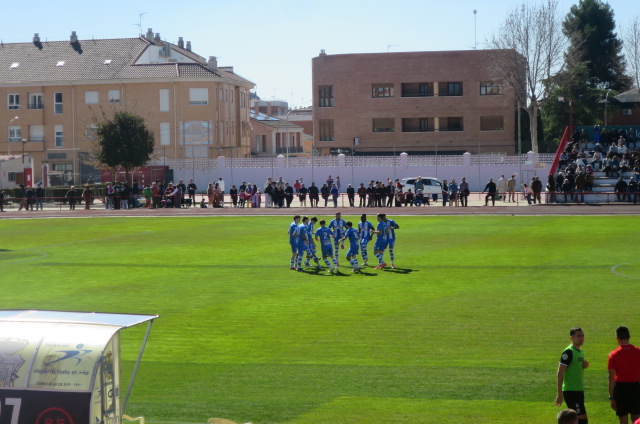La corta y justa victoria, 2-1 del CD Tarancón ante el CD Illescas, le permiten otro sábado de forma provisional dormir como líder del grupo XVIII de Tercera RFEF