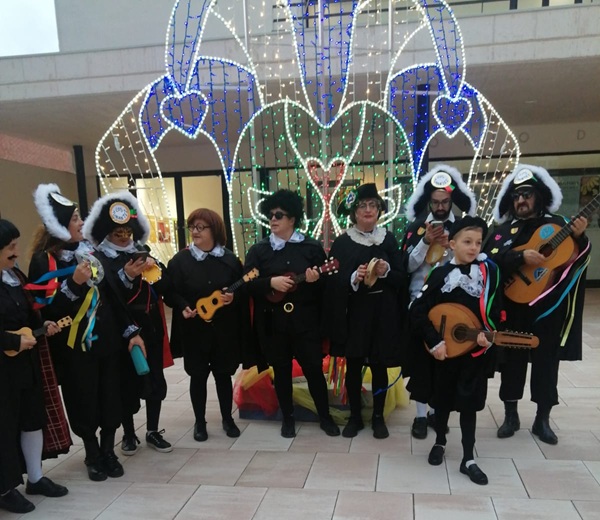 “Los Tunantes” llenan de tradición y buen humor las calles de Tarancón en el lunes de Carnaval