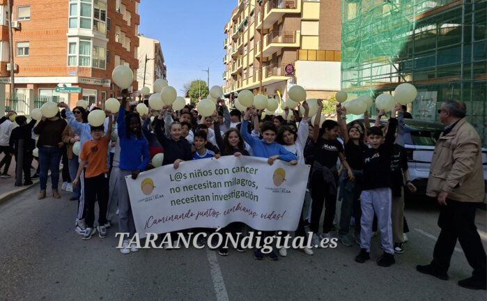 Escolares de Tarancón participan en una marcha para visibilizar el cáncer infantil