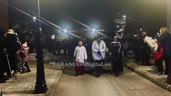 El Entierro de la Sardina mantiene viva la tradición carnavalera en Tarancón pese a la lluvia