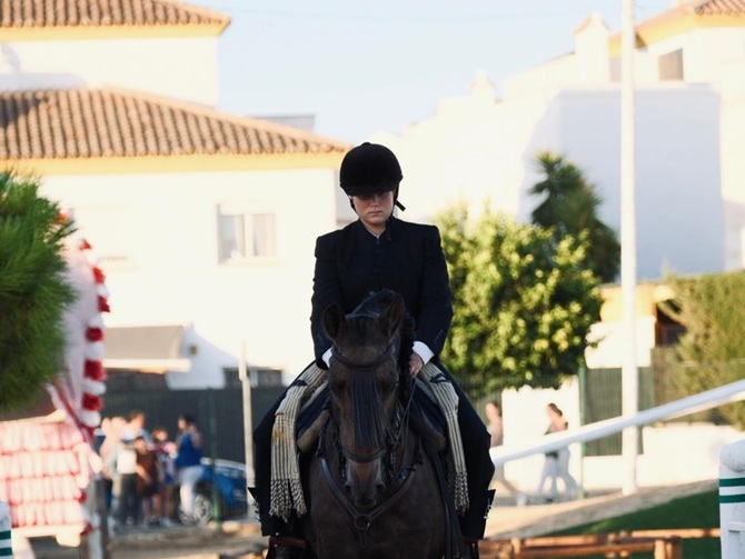 La amazona de la Escuela de Equitación Emilio Galán, Victoria Estefanía Holom reconocida en la Gala del Deporte Hípico de CLM. Alejandra Navarro por su campeonato Regional