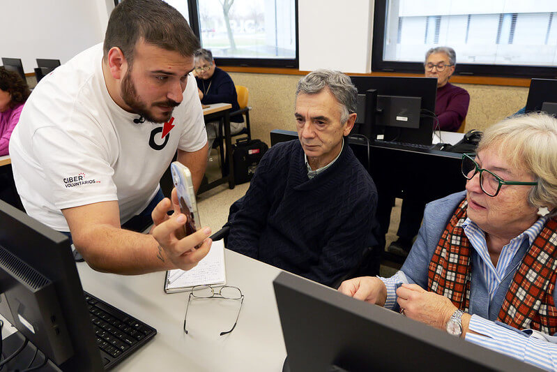 Abierta la inscripción en Tarancón de dos cursos, presenciales y gratuitos, para gestionar trámites por internet y mejorar la seguridad digital