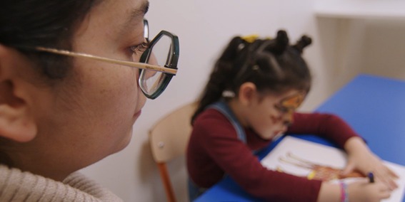 La feminización de los cuidados en cifras: las mujeres son el 83% de quienes apoyan a las personas con discapacidad intelectual y del desarrollo en las familias