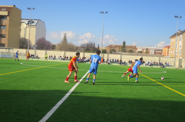El equipo de la EFB Jesús de la Ossa, frena al tercer clasificado del grupo IV AD Seseña CF, en buen partido de los locales, ante lo bronco del rival. (1-0)
