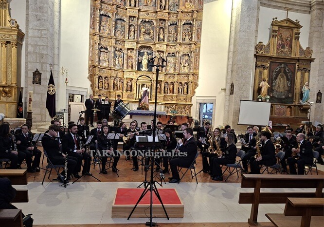 La Hermandad de María Magdalena celebra el concierto “Raíces Cofrades” con el templo de la Asunción lleno