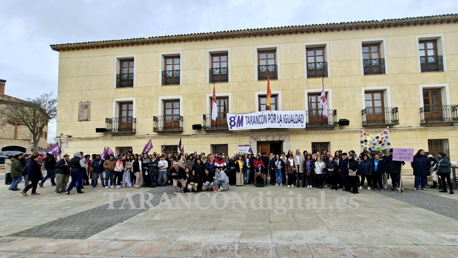 Tarancón conmemora el Día Internacional de las Mujeres con la lectura del manifiesto en la Plaza del Ayuntamiento