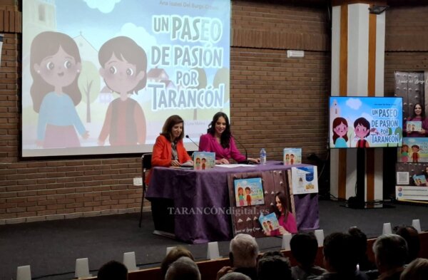 Entre una gran expectación se ha presentado “Un Paseo de Pasión por Tarancón” de Ana Isabel del Burgo en la Casa de Cultura