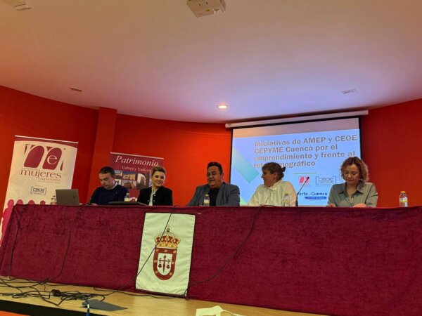 Las empresarias y emprendedoras de Villamayor de Santiago participan en la jornada organizada por AMEP
