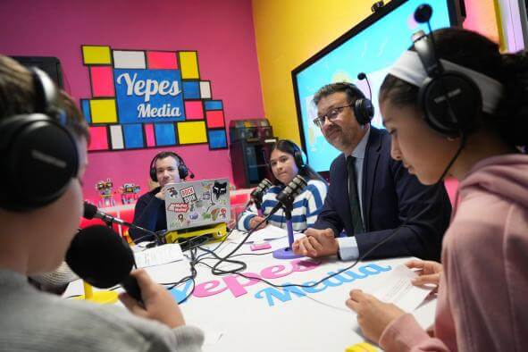 El Gobierno regional pondrá en marcha en el tercer trimestre del curso una radio escolar autonómica  