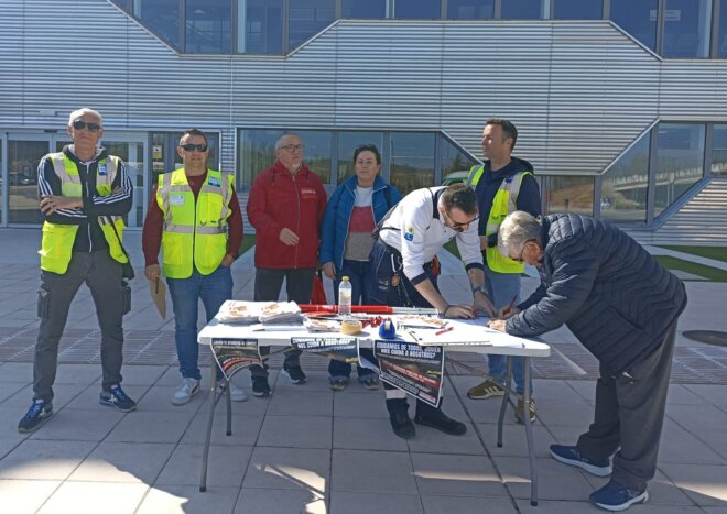 CCOO-Cuenca continúa con su campaña de recogida de firmas en defensa de una gestión pública y directa del transporte sanitario