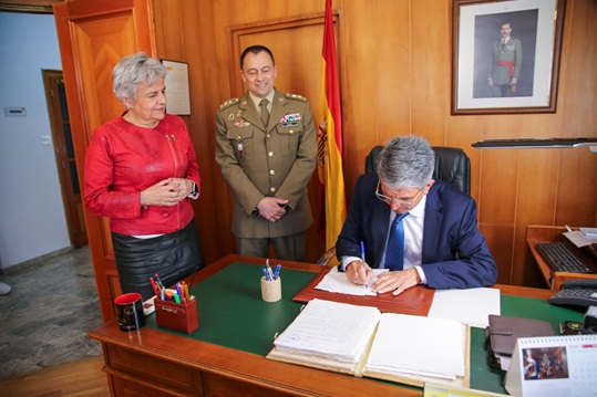 El delegado del Gobierno, José Pablo Sabrido, visita la subdelegación de Defensa en Cuenca