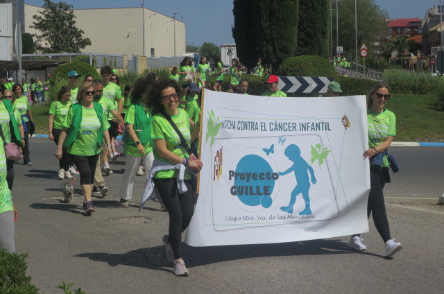 La X Marcha Proyecto Guille tiñe de verde Tarancón en una multitudinaria muestra de solidaridad contra el cáncer infantil