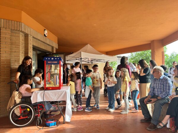Animada celebración del Día del Libro en la Biblioteca Luis Rius con premios y solidaridad
