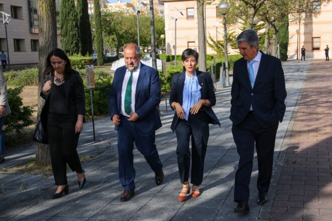 Isabel Rodríguez reivindica a José Enrique Serrano como un “gigante democrático” y llama a seguir su ejemplo
