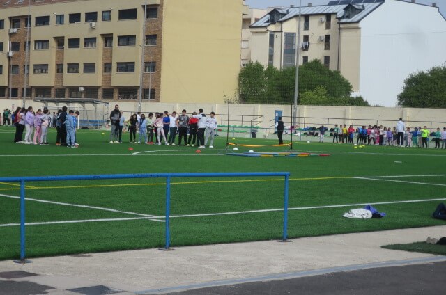 Mas de dos centenares de escolares de los centros de diferentes puntos de la provincia, han participado en una interesante jornada de “mini atletismo”, dentro del programa Regional “Atletismo en la Escuela”