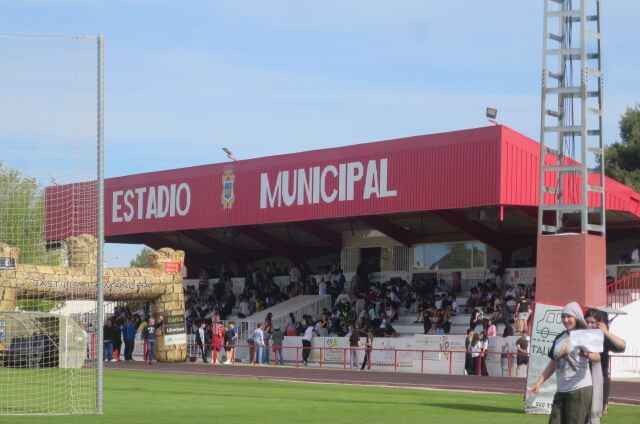 En el dia de la Educación Física en la Calle” el IES La Hontanilla ha celebrado su IV Carrera de Orientación en el Estadio Municipal