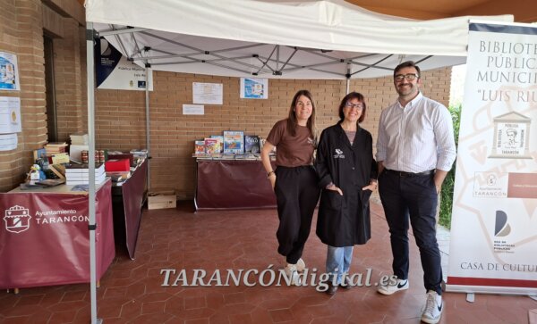 La Biblioteca Luis Rius de Tarancón celebra el Día del Libro con un mercadillo solidario en apoyo a la investigación del cáncer infantil