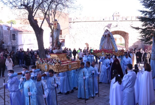La Procesión de la Resurrección anuncia la Pascua en Tarancón con mayor participación y una petalá inédita