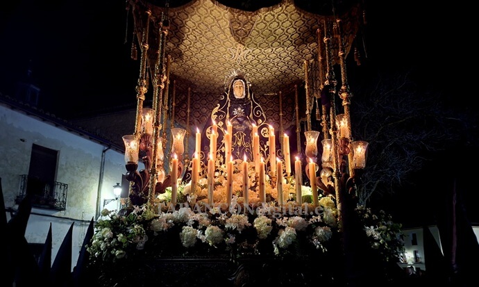 La procesión del Santo Entierro recorre con solemnidad las calles del casco antiguo de Tarancón