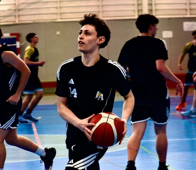 El taranconero, Unai Gonzalez puntal con el Laso Academy Gigantes de Baloncesto, que se clasifica para cuartos de final en el play off con una destacada aportación al equipo