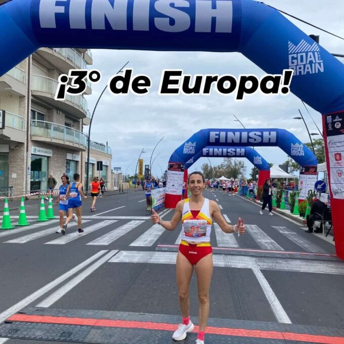 La atleta de Tarancón, del equipo Run Faster Juan Carlos de la Ossa, campeona de Europa F40 en Catania (Italia) y Miguel Araque García del mismo equipo subcampeón M40 de Media Maratón