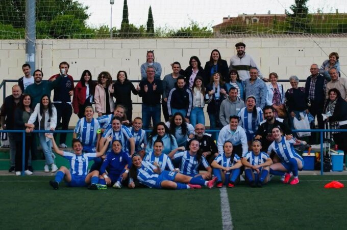 Feliz despedida de categoría de las féminas de la EFB Jesús de la Ossa. Victoria 2-3 ante el Sporting de Cabanillas, ultimo desplazamiento de la Liga UCLM Preferente