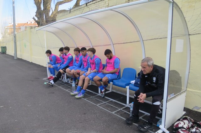 Ante el CD El Casar baja el telón liguero en Primera Autonómica el equipo promesas senior de la EFB Jesús de la Ossa y puedo hacerlo con un resultado positivo