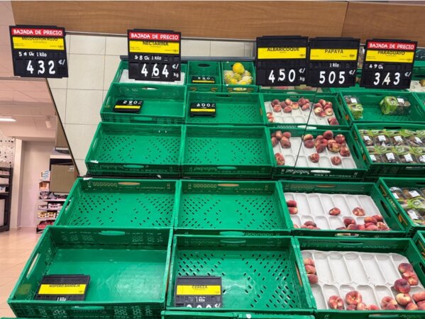 UPA denuncia prácticas perniciosas de la distribución con la fruta: “No es normal ver lineales vacíos por las tardes