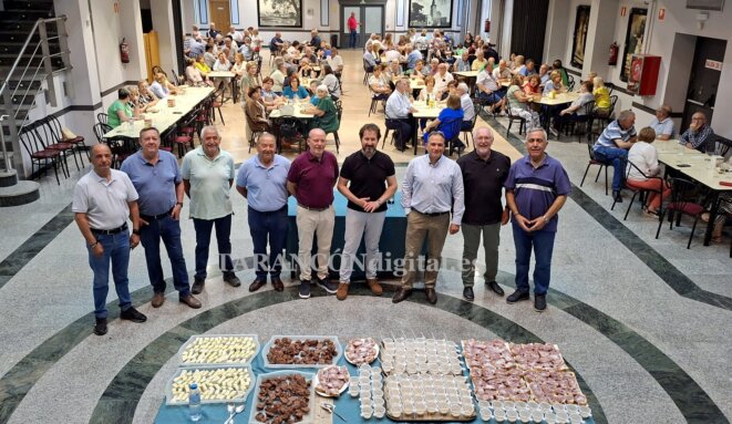 El Casino La Unión de Tarancón disfruta de una cata de vinos y dulces dentro de su Semana Cultural