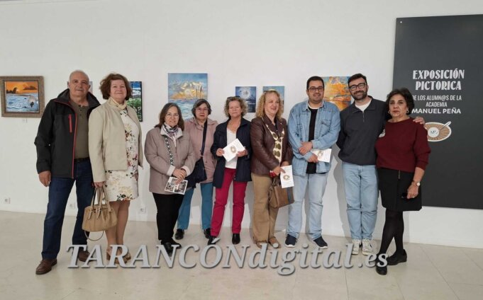 El Auditorio de Tarancón acoge una exposición con 40 obras de alumnos de la Academia de Manuel Peña