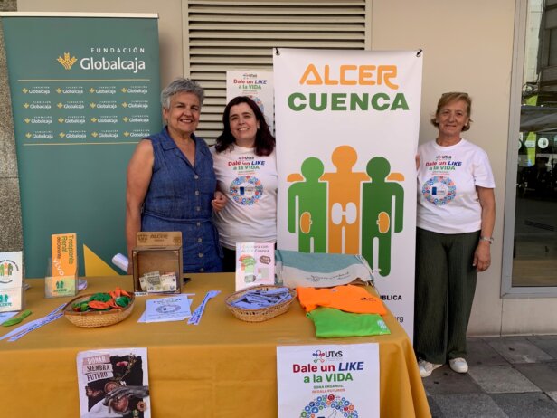 La subdelegada del Gobierno visita la mesa informativa de Alcer con motivo del Día Nacional del Donante