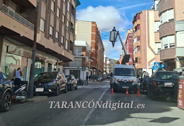 Tarancón comienza a instalar la iluminación festiva de cara a sus Fiestas Patronales
