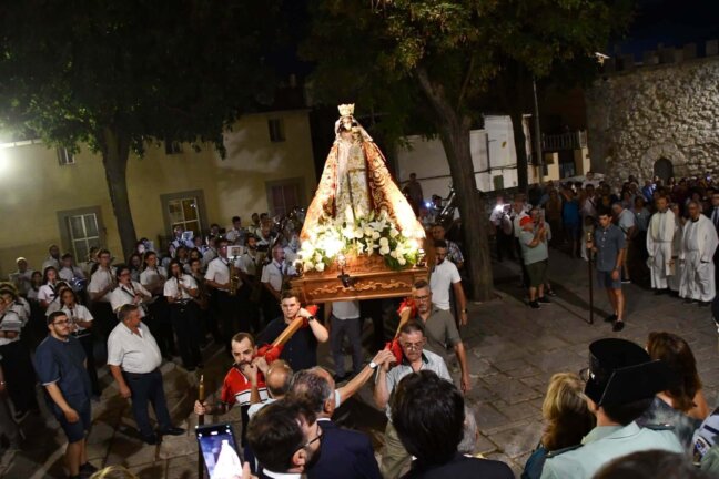 La lluvia obliga a precipitar la llegada de la Virgen de Riánsares a Tarancón
