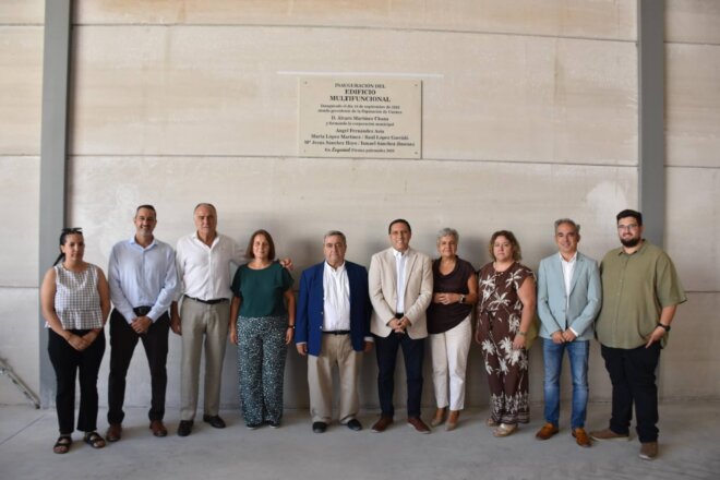 Martínez Chana inaugura en Leganiel el nuevo auditorio municipal que servirá de espacio multifuncional