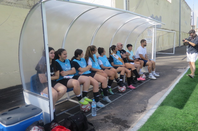 El equipo femenino de la EFB Jesús de la Ossa, se presenta ante sus seguidores como Tercera RFEF  Femenino recibiendo al CF Talavera que tiene pendiente el partido de la primera jornada